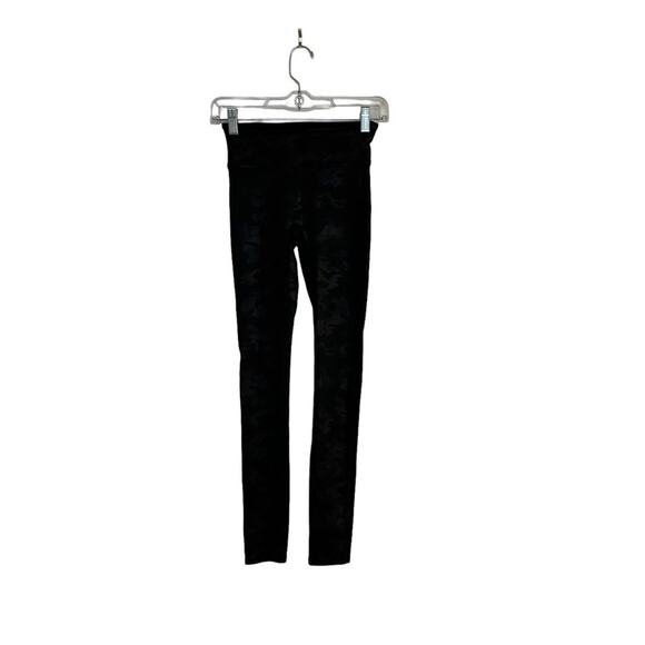 Spanx Faux Leather Camo Leggings in Black Size XS - Picture 1 of 5